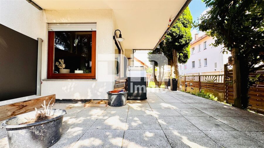 Zwei- bis Dreifamilienhaus + Großes Nebengebäude / Halle in gesuchter Lage - Terrasse WE1 EG